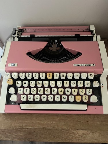 Vintage pink typewriter - , de