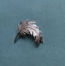 Vintage 925 Silver Feather Design Brooch / Hallmarked/ maker WJS / 8.49g