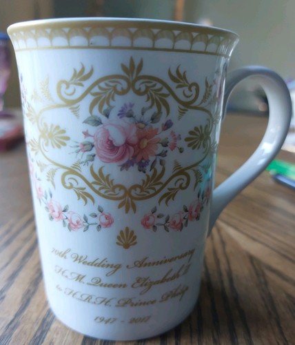 Royal worcester queen - royal,