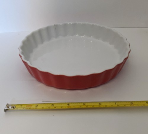 Large glazed round fluted pie - large,