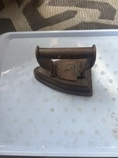 Vintage Cast Iron Flat Iron LYNG No 7