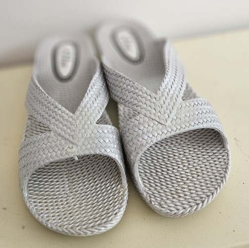 Ella moulded plastic sliders - moulded,