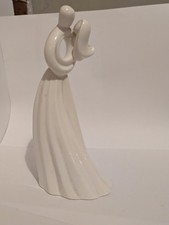 Circle of Love ‘Kiss’ Figurine – Kim Lawrence – Enesco 108845 – Romantic Couple