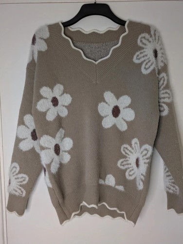 Daisy scalloped neck knit - scalloped,