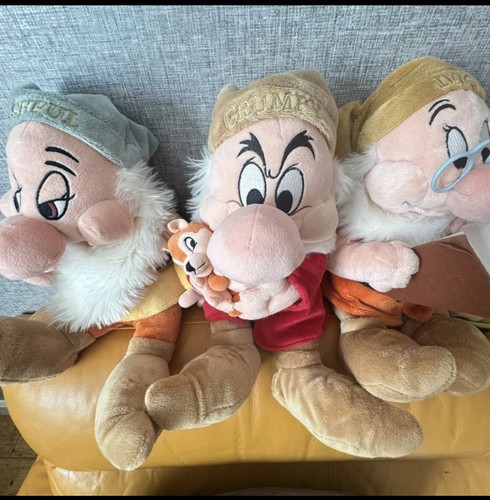 Disney store the seven dwarfs - store,