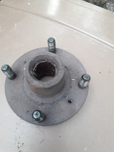 Mgb roadster rear hub - gt,