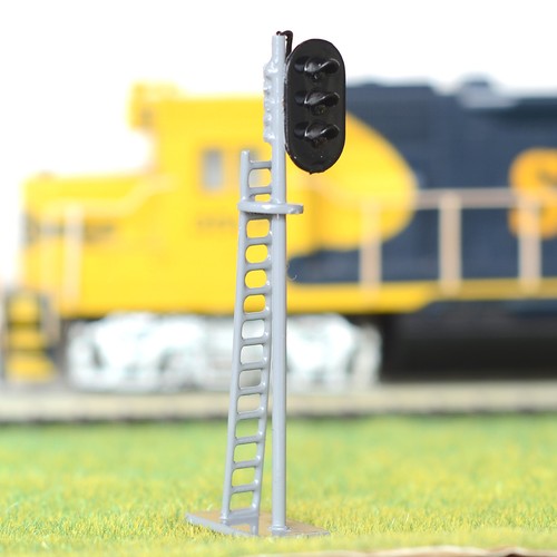 Ho gauge model train - /,