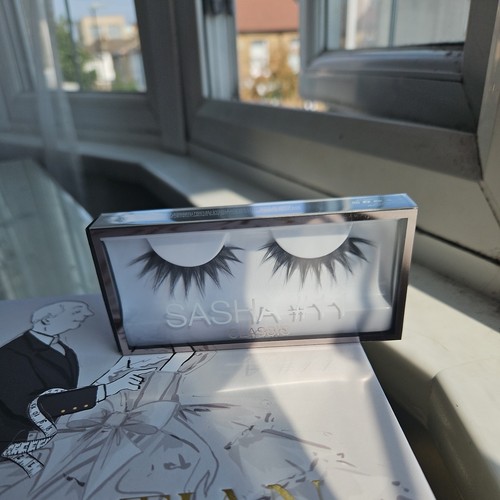 Brand new huda beauty sasha - brand,