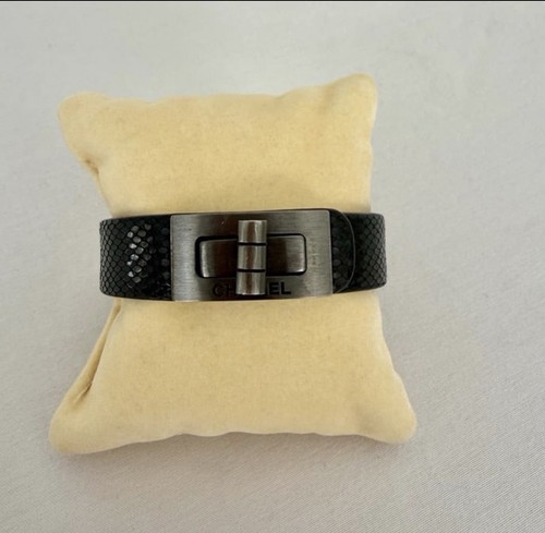 Chanel vintage turn - lock, clasp
