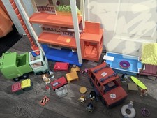 Official Bluey Shopping Mall Truck  Car Pool Figures & accessories lot 