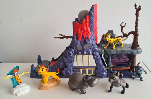 Lion guard hyena hideout - lion, hyena's