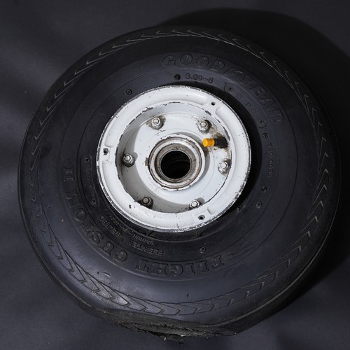Aircraft wheel tyre aeroplane - aircraft,