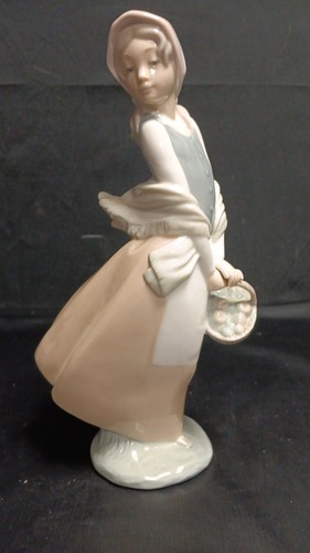 Nao lladro figurine girl - nao,