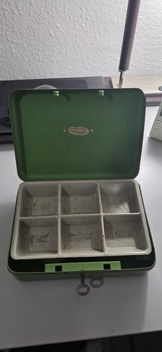 Vintage veteran series - vintage, metal