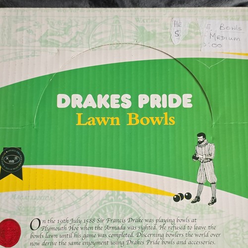 Drakes pride lawn bowls set - bowls,