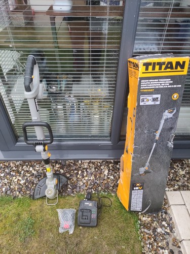 Titan tti821ggt 18v ion - 18v, li-ion