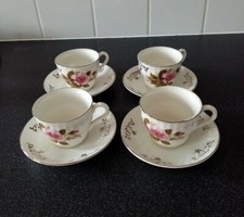 Set of 4 Vintage 70s Floral Teacups and Saucers by Barratts of Staffordshire