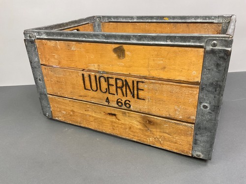 Vintage lucerne wooden - lucerne, milk