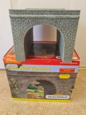 HORNBY 00 SKALEDALE TWIN RAIL VIADUCT - R8572-has light fitted in tunnel 