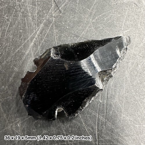 Obsidian black arrowhead - black,