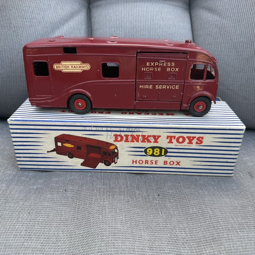 Dinky toys die cast model - die-cast, 981