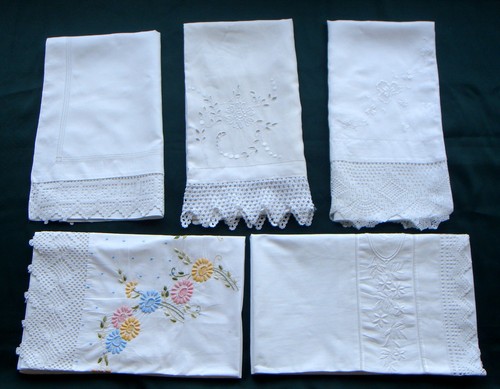 Single white pillowcases - 5,