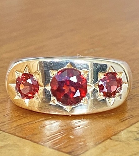 Gents 9ct gold - gold, garnet