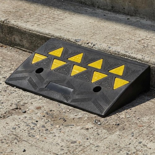 Heavy duty rubber ramp kerb - rubber,