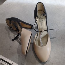 Calçado Guimarães Size 39 UK 6 Beige Black Diamante High Block Heel T Bar Party