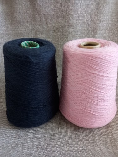 Machine knitting yarn