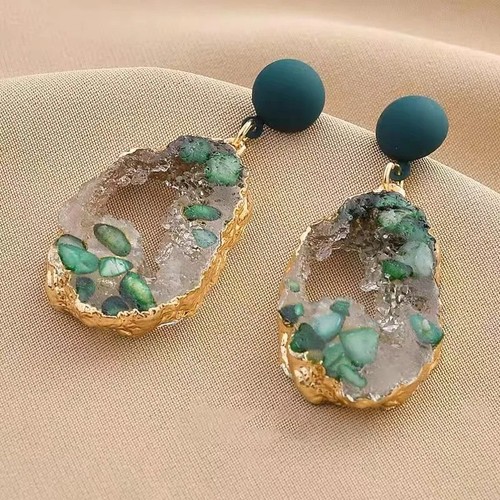 Vintage emerald irregular drop - irregular,