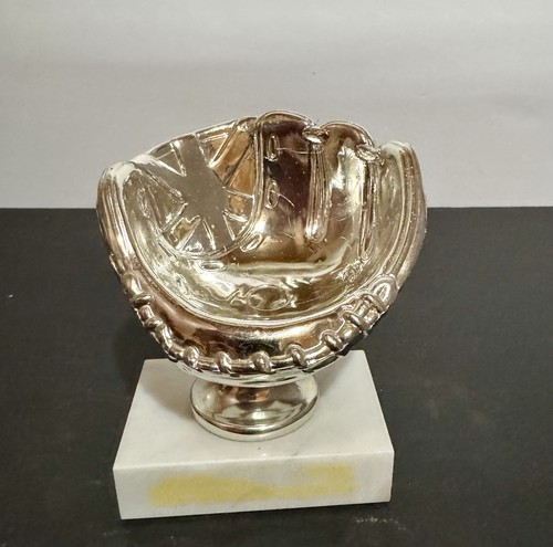 Vtg 1987 glove trophy - vtg,
