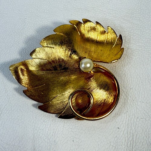 Vintage leaf brooch - vintage,