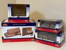 Bachmann Scenecraft Red Brick Farm & Outbuildings - OO Gauge / Boxed