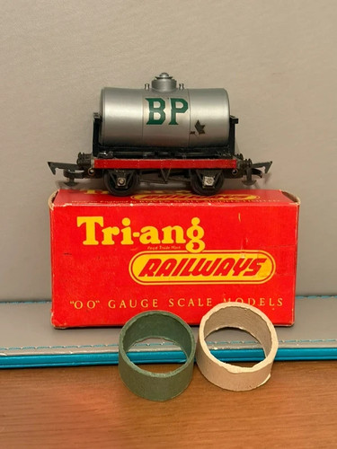 Triang railways r12 tank wagon - triang,
