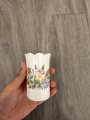 Aynsley fine bone china - fine,