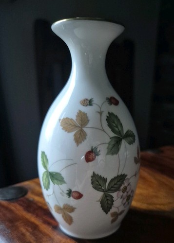 Wedgwood wild strawberry - strawberry, 5"