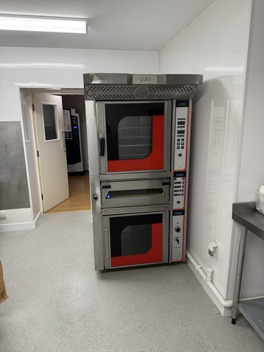 Commercial oven and pizza - oven,