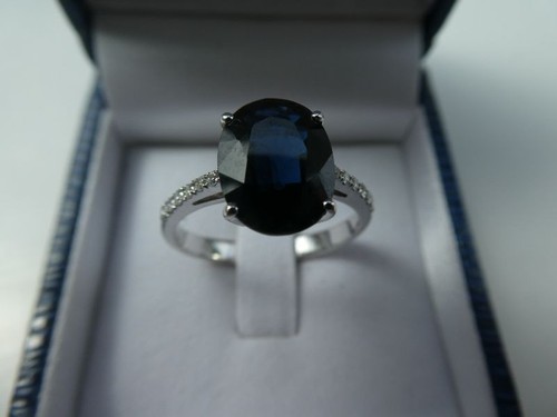 18ct white gold - white, dark