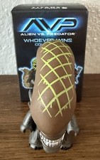 TITANS AVP ALIEN VS PREFATOR  3" VINYL FIGURES - GRID ALIEN - BOXED