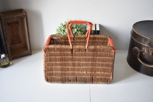 Vintage woven wicker basket - woven, /