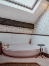 pink corner bath  1980s retro corner bath - 130cm x 130. 