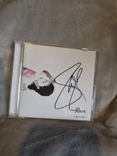Selena gomez rare signed - rare,