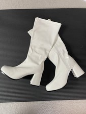 Size 6 White GOGO Boots Knee