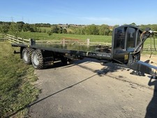 LARRINGTON FLATDECK  Box Bale Trailer