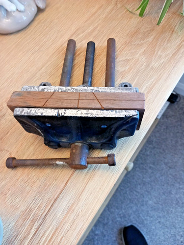 Strong vintage vice carpenters - vice,