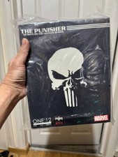 MEZCO  THE PUNISHER  ACTION