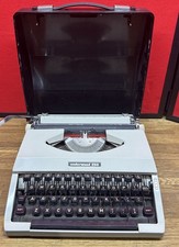 Vintage Underwood 255 Portable Typewriter in case 