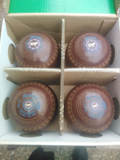 HENSELITE BOWLS SIZE 2 MEDIUM CLASSIC DELUXE SET OF 4 WITH DOG EMBLEM AM- 40E.