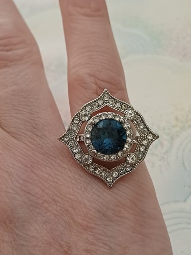 Vintage style ring silver tone - vintage,